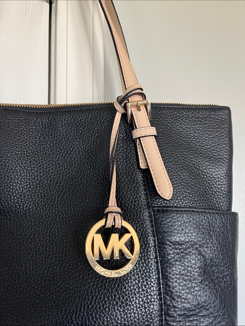 Michael Kors Jet Set Black Leather Tote with Tan Straps and Gold MK Charm - Picture 2 of 16